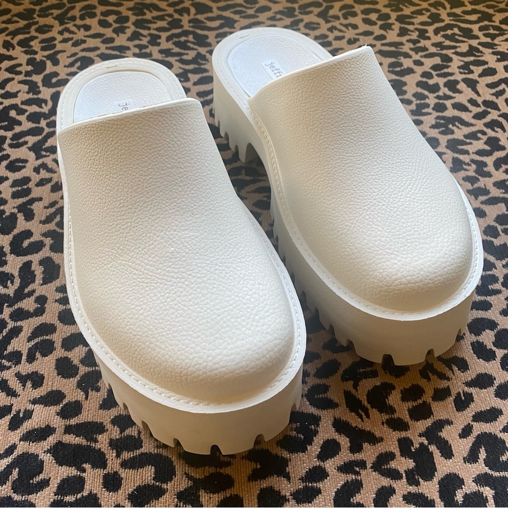 Jeffrey Campbell Ivory Clogge- Size 9 NWOT
